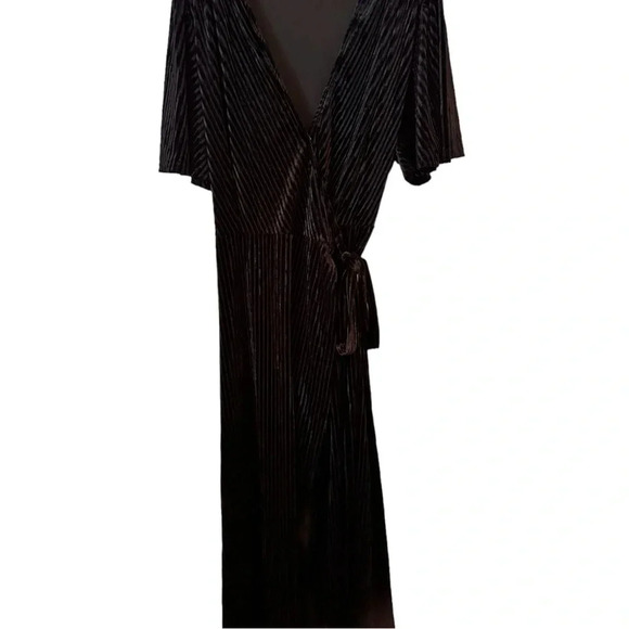 NWOT Women’s Plus Size Black Velour Split Front Wrap Dress - Picture 5 of 7